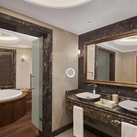 Ξενοδοχείο Divan 5*